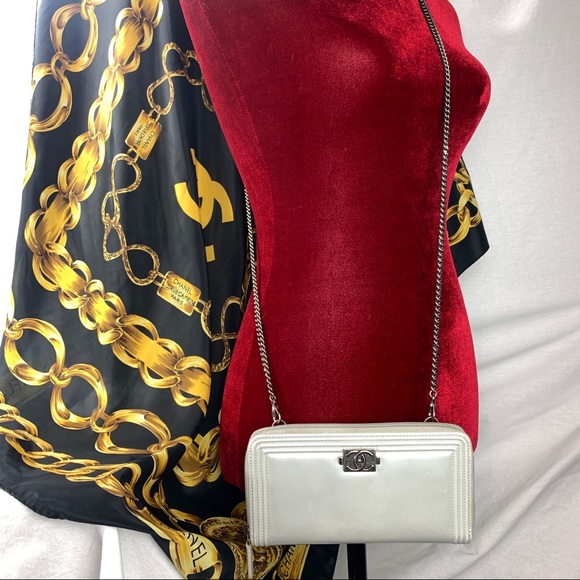 CHANEL Patent Boy Zip Wallet on Chain - Picture 2 of 9